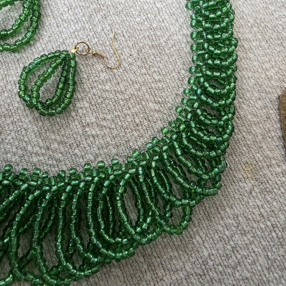 Green Glass Seed Bead Collar Necklace and Earrings Set - Picture 7 of 12
